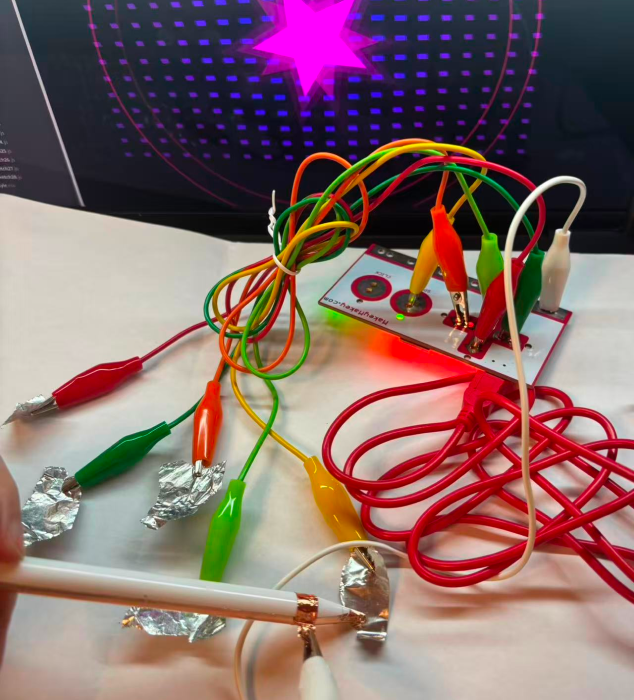By using tin foil and MakeyMakey for circuit connection, the control and visual effects can interact.