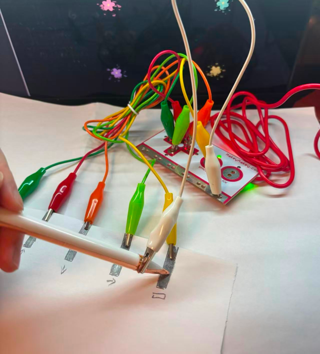 By using pencil strokes to connect the circuit with MakeyMakey, the control interacts with the visual effect.