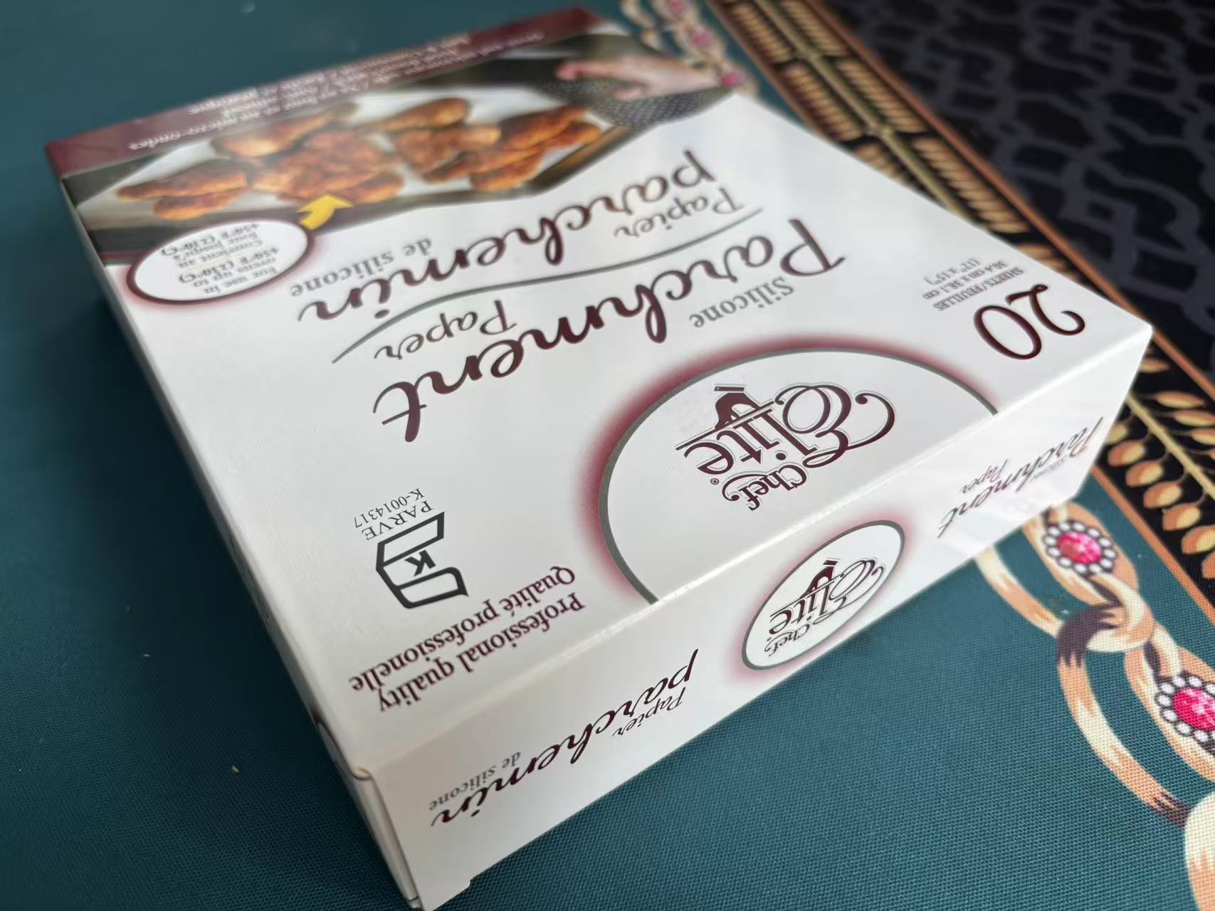 This is the left view of the baking paper box.