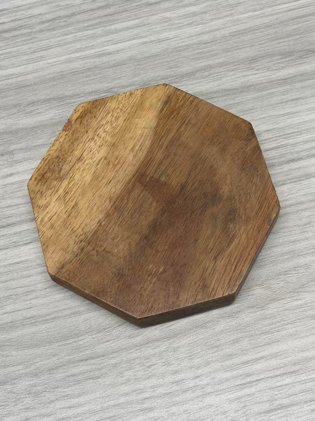 Wood <br>
Material State: refined <br>
Material Plasticity: rigid <br>
Material Use: tools, handicrafts <br>
Wood is a natural organic material derived from trees, primarily composed of cellulose fibers. Due to its workability and strength, wood serves as a fundamental material in construction, toolmaking, furniture, and art. It is an ideal medium for simulating organic and rustic objects.
Selecting the Wood material in Cinema 4D enables more precise simulation of natural grain patterns and warm, solid textures. For complex organic surfaces, it renders faster than other materials. <br>
Color: Ranging from light yellow (e.g., maple) to deep brown (e.g., walnut), wood features warm tones and uniquely patterned grain. <br>
Rigid: Wood becomes hard when dry yet retains flexibility along its grain direction. Unlike the rigid stiffness of metal, it possesses a living resilience. <br>
Surface Texture: Features distinctive, uneven natural grain patterns. Surface feel can be smooth (when polished) or rough (as raw lumber).